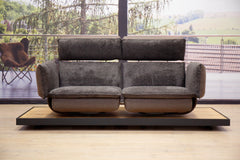 Modell Edon C5 Sofa in Stoff Space mit Metallrahmen