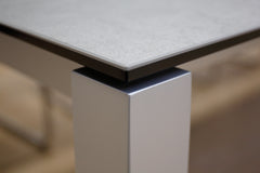 Esstisch P2384/E ausziehbar in Keramik Zement grau